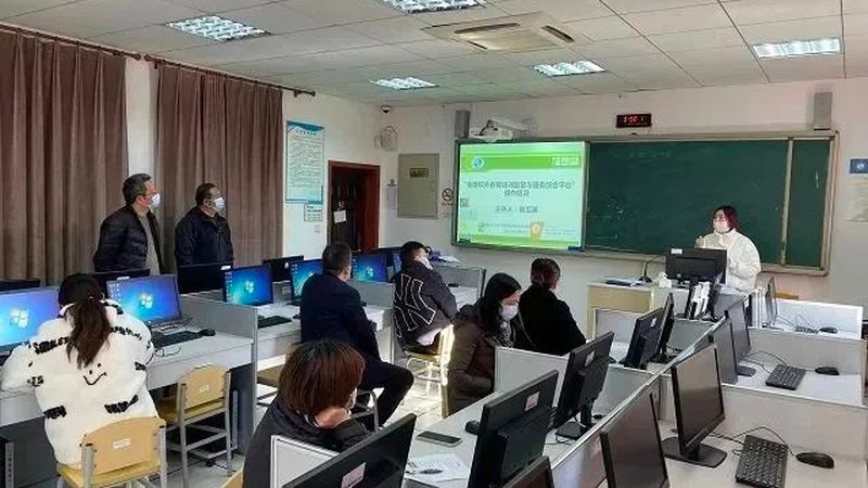 少儿编程课程：揭秘其背后的优与劣